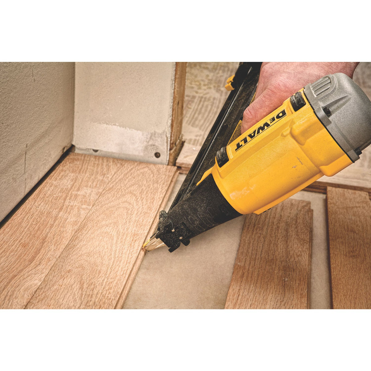 DeWalt DWFP72155  15 GA Precision Point DA Style Angle Finish Nailer