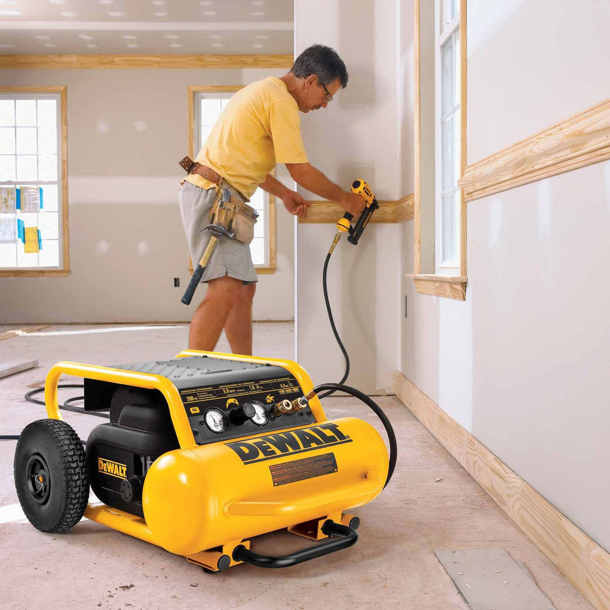 DeWalt D55146 1.6 HP Continuous, 225 PSI, 4.5 Gallon Compressor