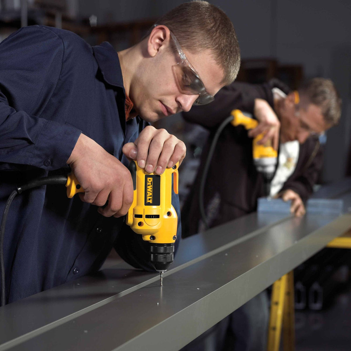 DeWalt DWD115K Heavy-Duty 3/8" VSR Mid-handle Drill Kit with Keyless Chuck