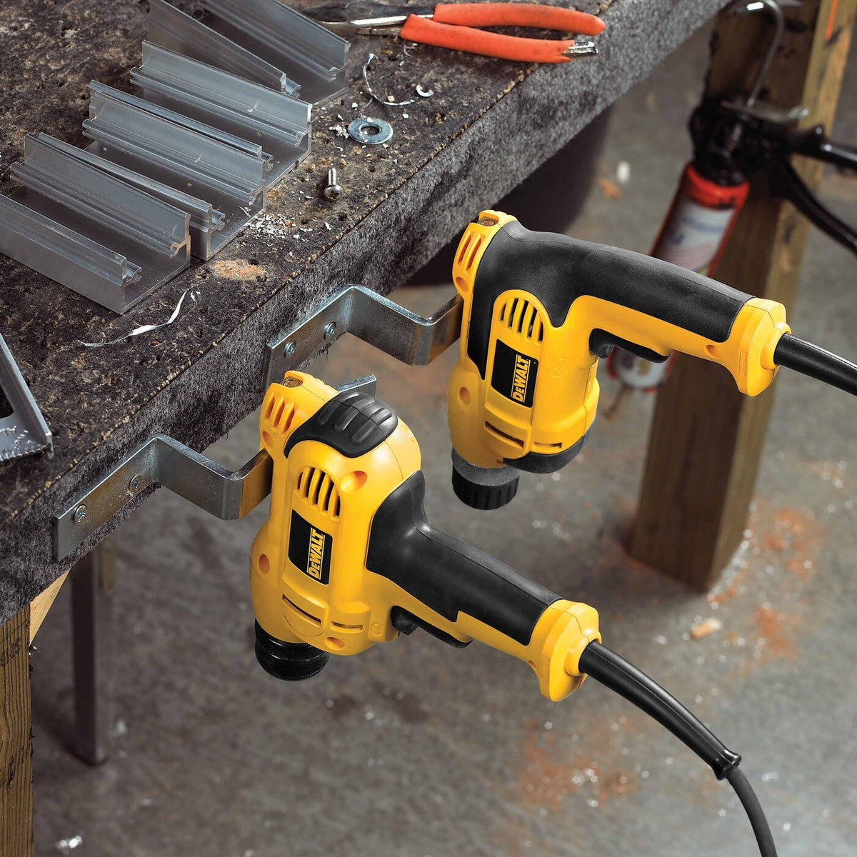 DeWalt DWD115K Heavy-Duty 3/8" VSR Mid-handle Drill Kit with Keyless Chuck