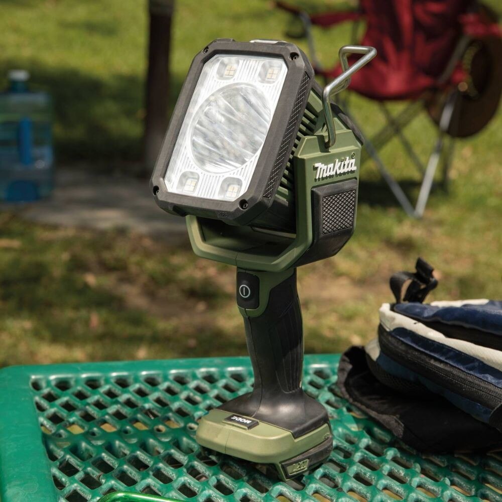 Makita ADML812 Outdoor Adventure 18V LXT L.E.D. Flashlight/Spotlight