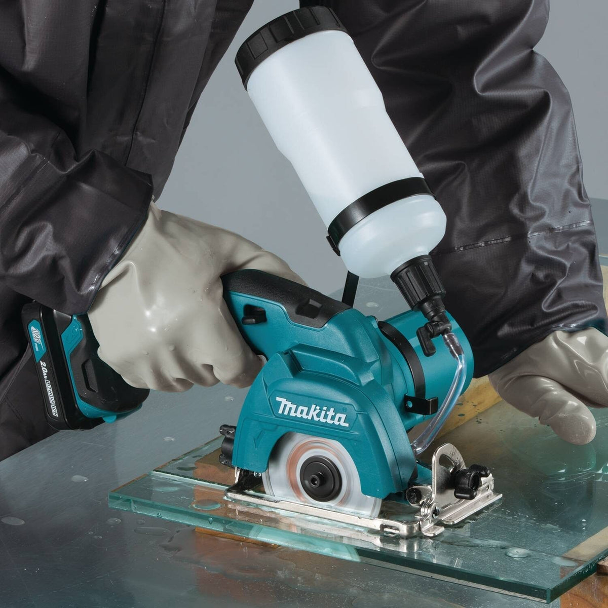Makita CC02R1 12V Max CXT 3-3/8" Tile and Glass Saw Kit