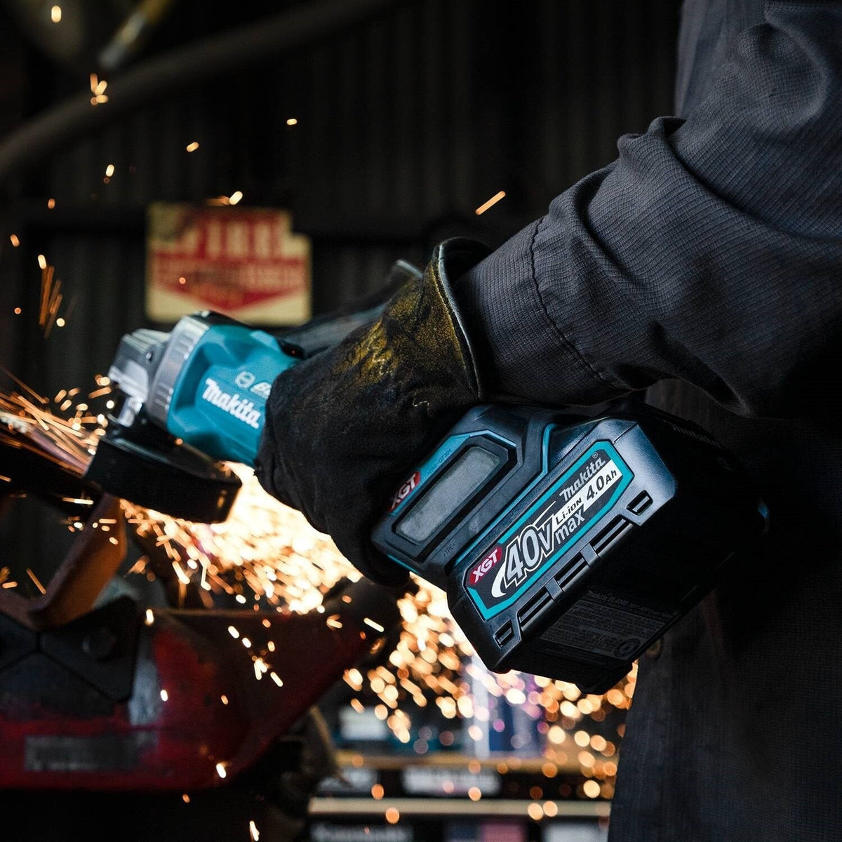 Makita GAG01M1 40V max XGT® 4-1/2” / 5" Angle Grinder Kit