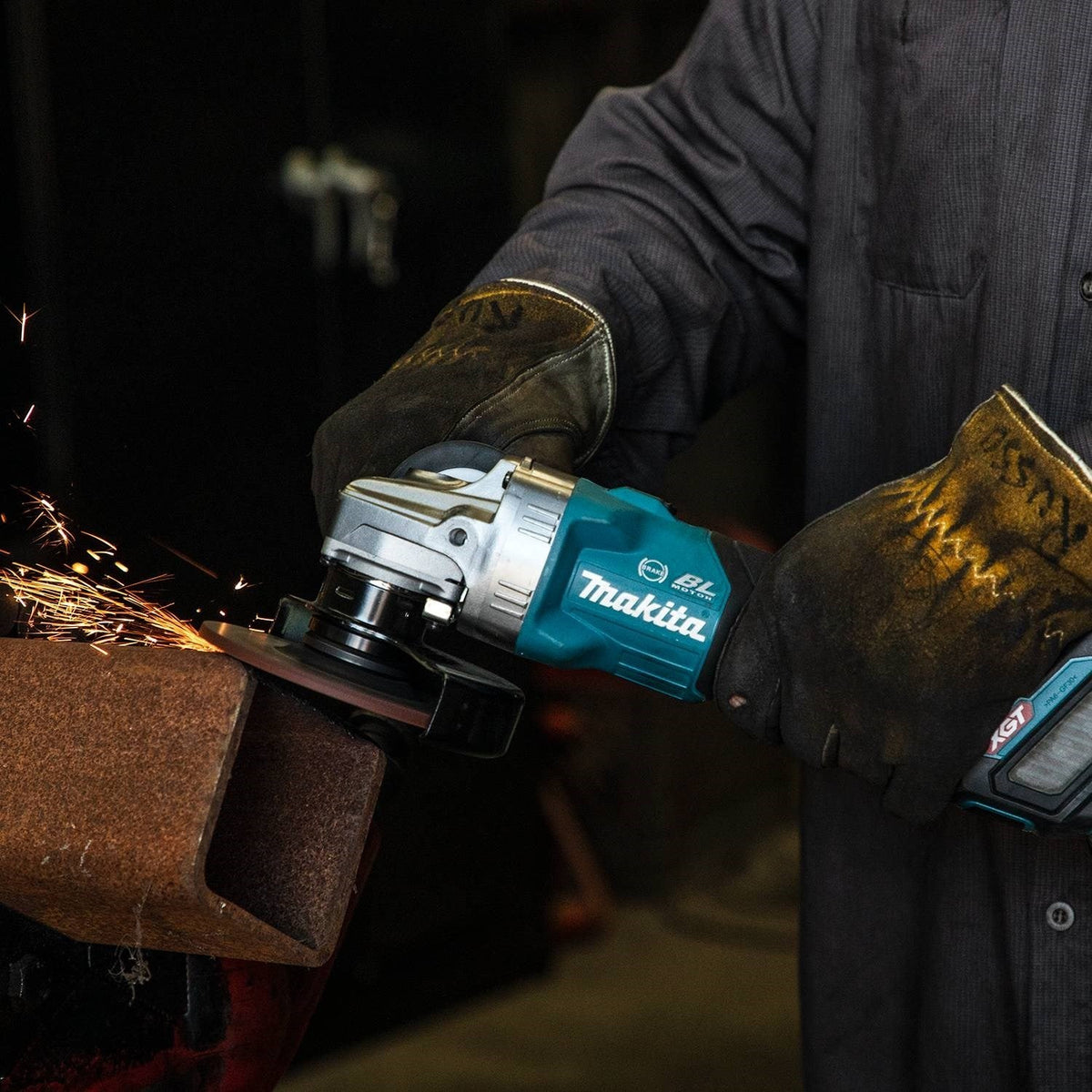 Makita GAG01M1 40V max XGT® 4-1/2” / 5" Angle Grinder Kit
