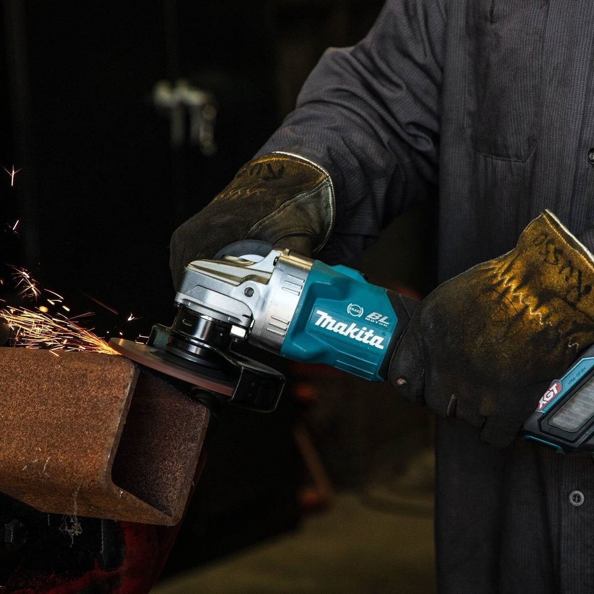 Makita GAG01M1 40V max XGT® 4-1/2” / 5" Angle Grinder Kit
