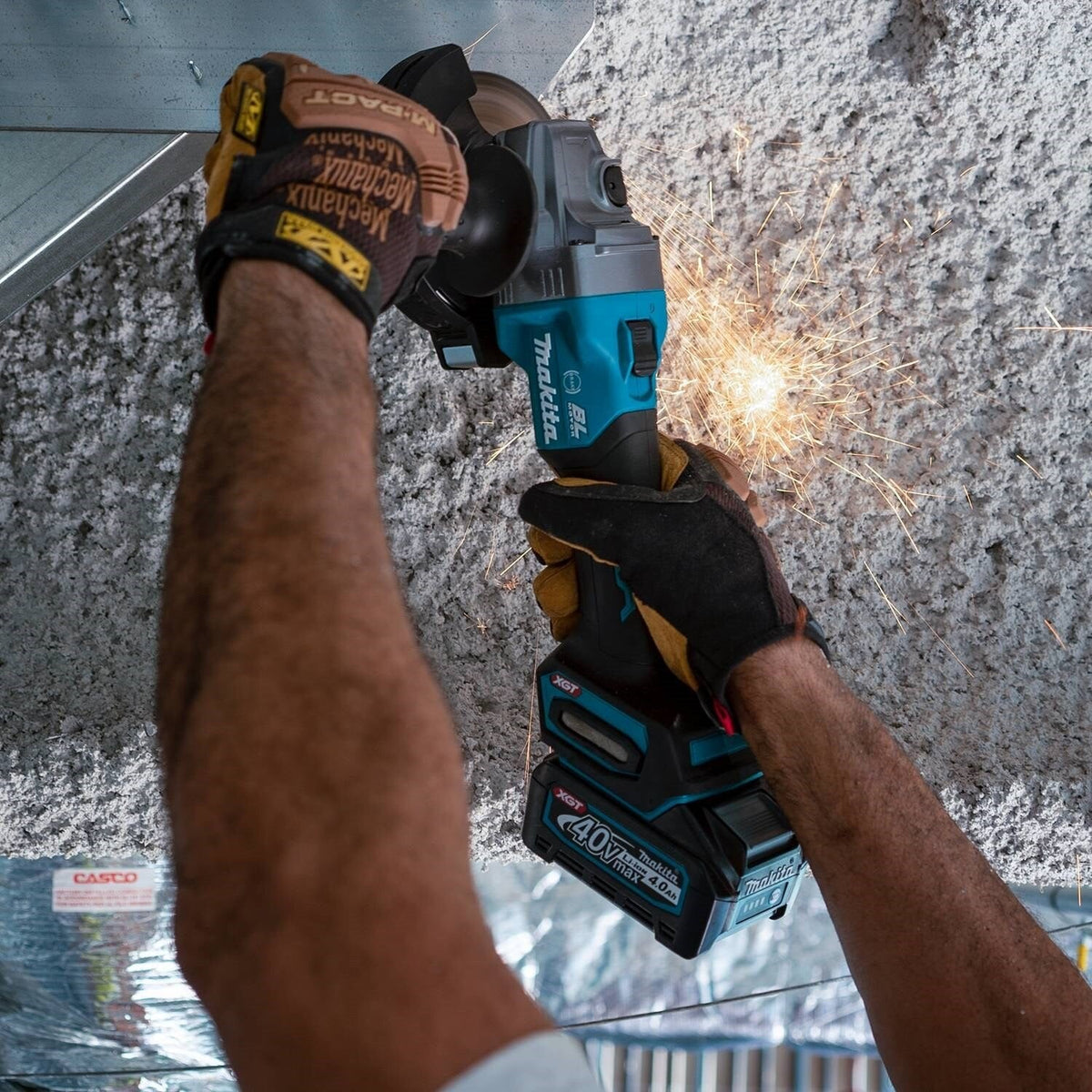 Makita GAG01M1 40V max XGT® 4-1/2” / 5" Angle Grinder Kit