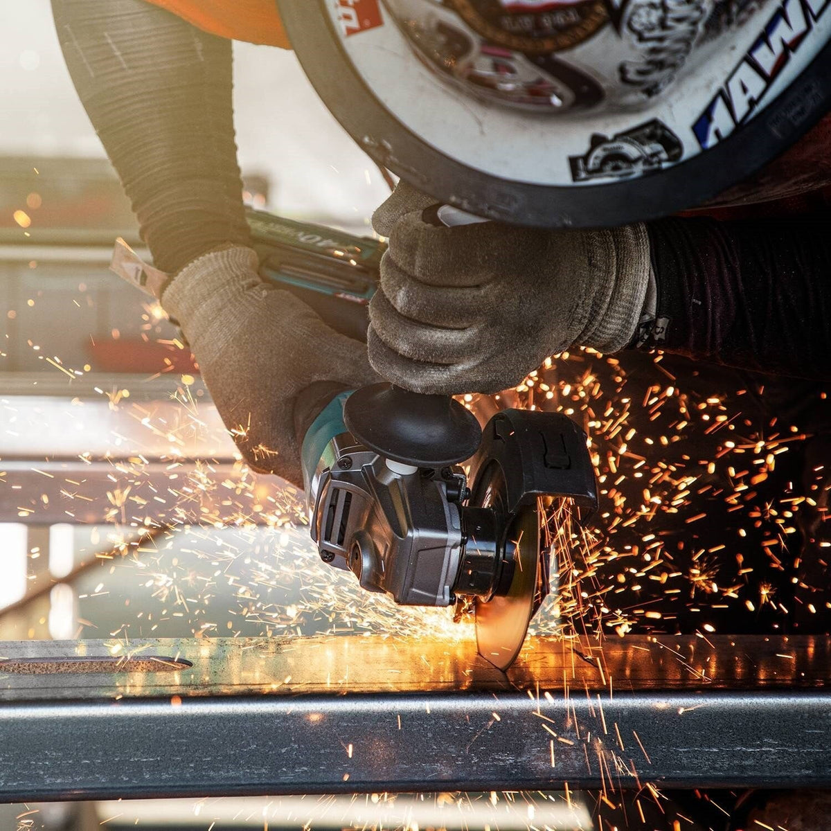 Makita GAG03M1 40V max XGT® 4-1/2” / 5" Paddle Switch Angle Grinder Kit