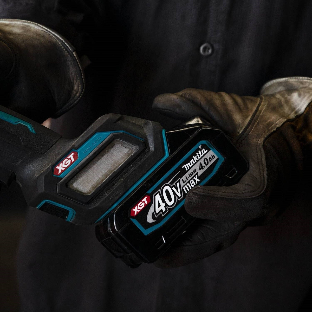Makita GAG03M1 40V max XGT® 4-1/2” / 5" Paddle Switch Angle Grinder Kit