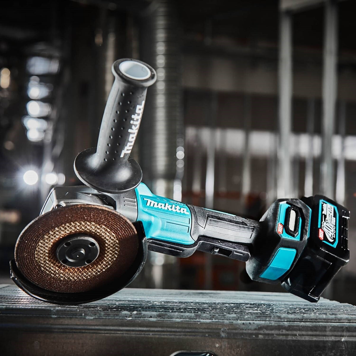 Makita GAG03M1 40V max XGT® 4-1/2” / 5" Paddle Switch Angle Grinder Kit