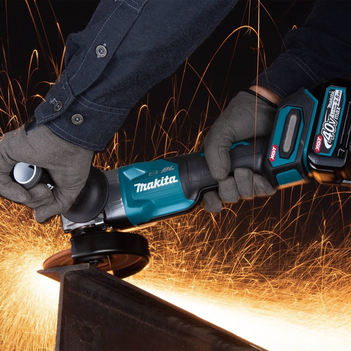 Makita GAG03M1 40V max XGT® 4-1/2” / 5" Paddle Switch Angle Grinder Kit