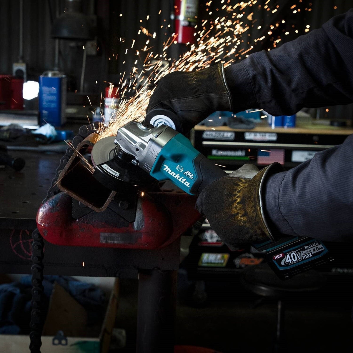 Makita GAG03M1 40V max XGT® 4-1/2” / 5" Paddle Switch Angle Grinder Kit
