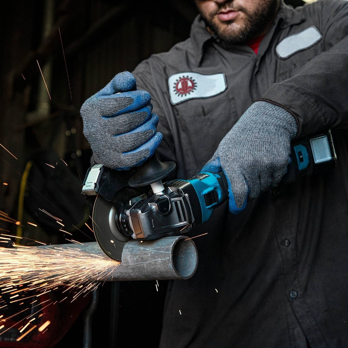 Makita GAG04M1 40V max XGT® 4-1/2” / 5" Angle Grinder Kit