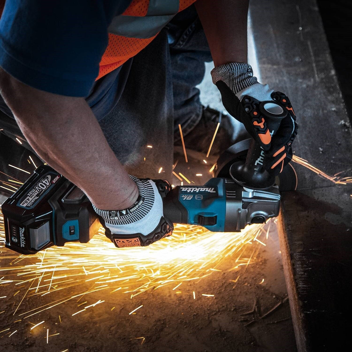 Makita GAG04M1 40V max XGT® 4-1/2” / 5" Angle Grinder Kit