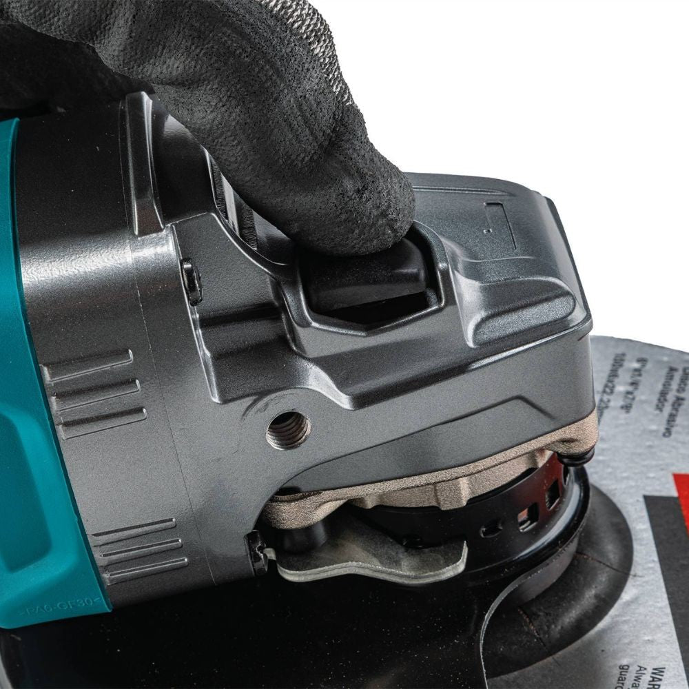 Makita GAG14M1 40V max XGT Brushless Cordless 4-1/2" / 6" Paddle Switch Angle Grinder Kit, with Electric Brake (4.0Ah)