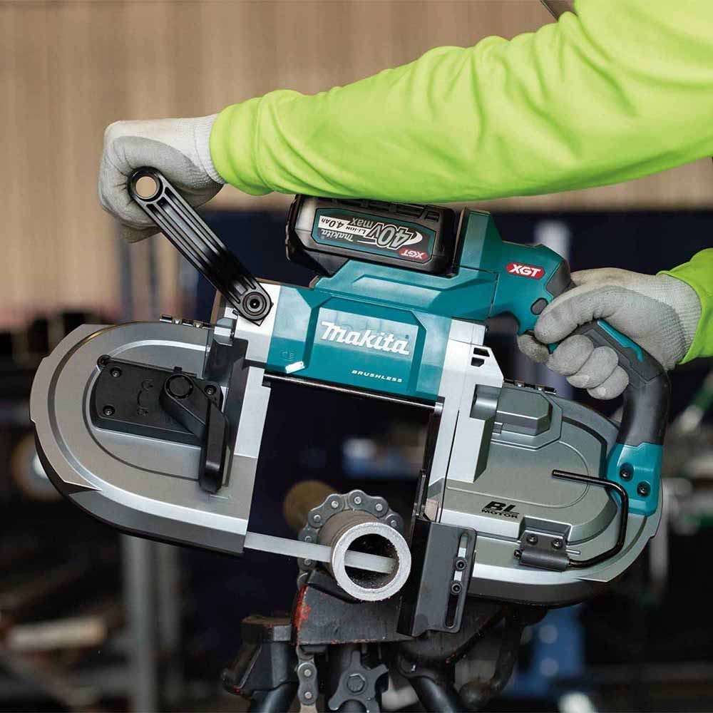 Makita GBP01M1 40V max XGT Brushless Cordless Deep Cut Portable Band Saw Kit (4.0Ah)