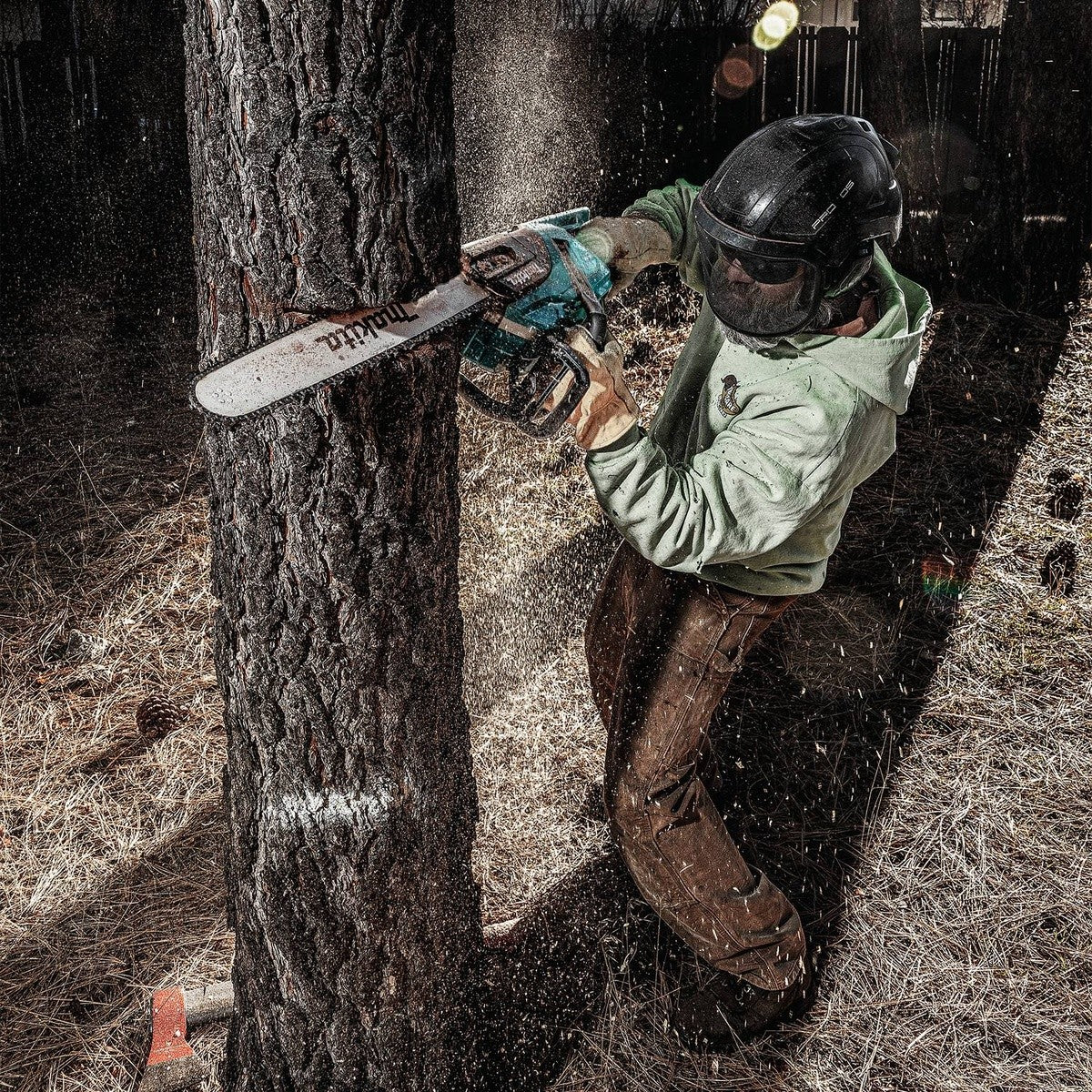 Makita GCU08E 40V Max XGT Brushless Cordless 20" Chain Saw Kit with High Power Battery (8.0Ah)