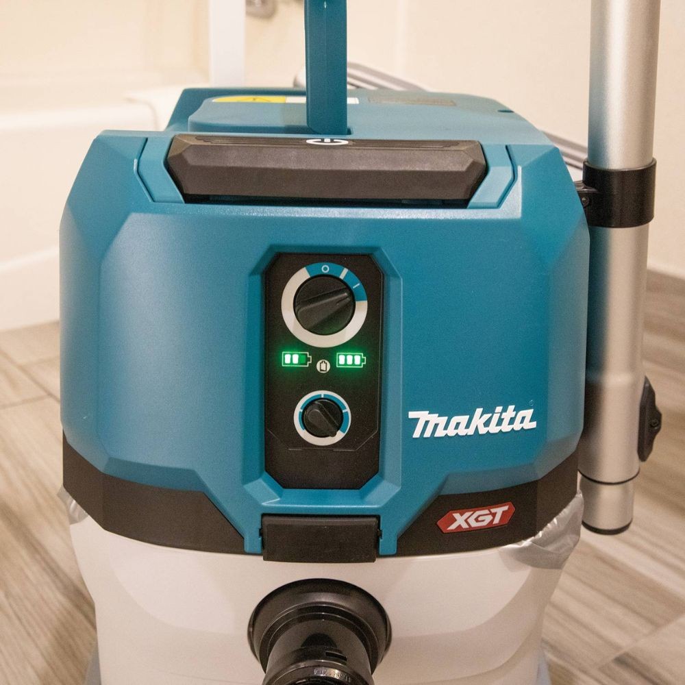 Makita GCV03PM 40V max XGT Brushless Cordless 4 Gallon Wet/Dry Dust Extractor/Vacuum Kit (4.0Ah)