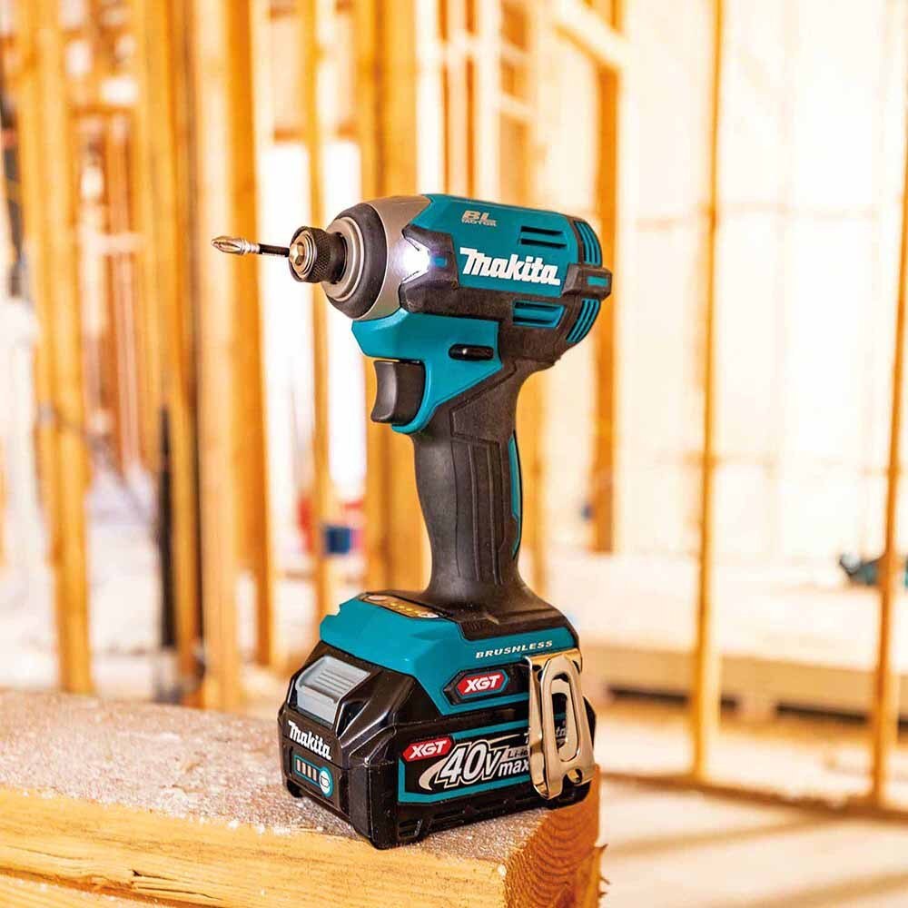 Makita GDT02D 40V max XGT Brushless Cordless 4-Speed Impact Driver Kit (2.5Ah)