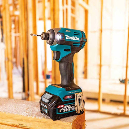 Makita GDT02D 40V max XGT Brushless Cordless 4-Speed Impact Driver Kit (2.5Ah)