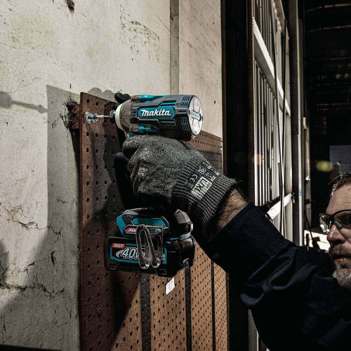 Makita GDT04D 40V max XGT Brushless High Torque 4-Speed Impact Driver Kit (2.5Ah Batteries)