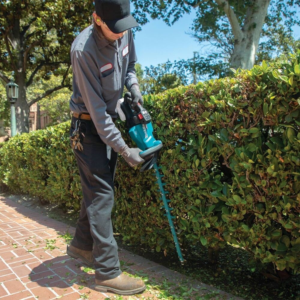Makita GHU02Z 40V max XGT Brushless Cordless 24" Hedge Trimmer (Tool Only)
