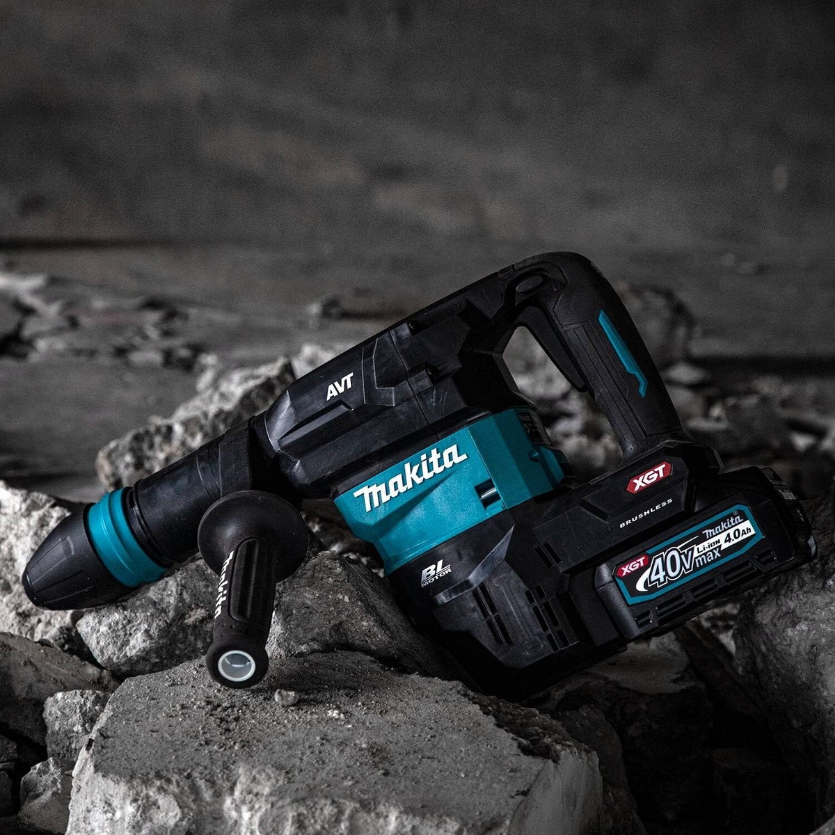 Makita GMH01M1 40V SDS-Max XGT 15 lb. AVT Demolition Hammer Kit
