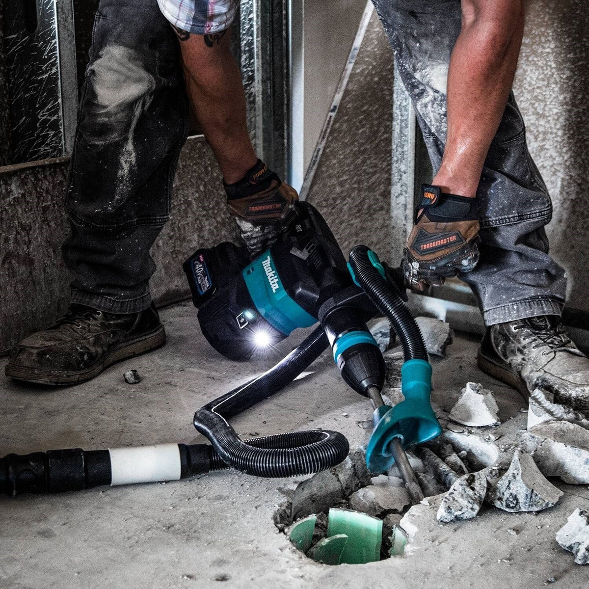 Makita GMH01M1 40V SDS-Max XGT 15 lb. AVT Demolition Hammer Kit
