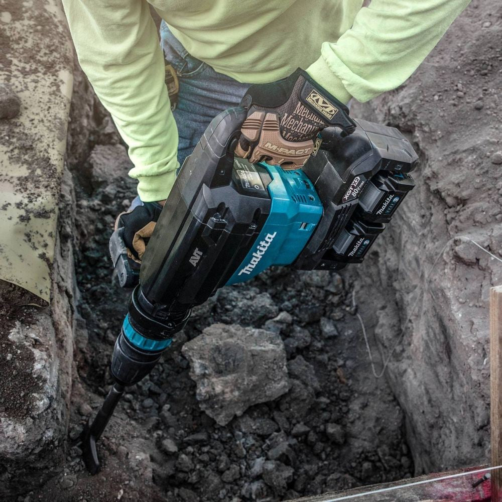 Makita GMH02PM 80V max (40V max X2) XGT Brushless 28 lb. AVT Demolition Hammer Kit, accepts SDS-MAX bits, dual port charger, AWS Capable, case (4.0Ah)