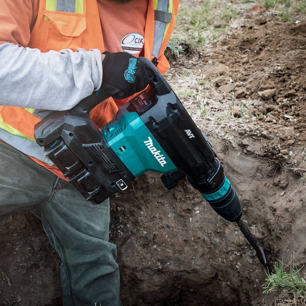 Makita GMH02PM 80V max (40V max X2) XGT Brushless 28 lb. AVT Demolition Hammer Kit, accepts SDS-MAX bits, dual port charger, AWS Capable, case (4.0Ah)