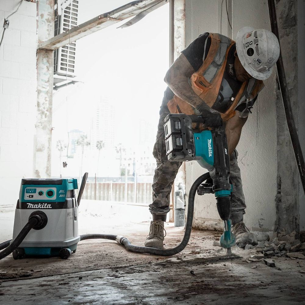Makita GMH02PM 80V max (40V max X2) XGT Brushless 28 lb. AVT Demolition Hammer Kit, accepts SDS-MAX bits, dual port charger, AWS Capable, case (4.0Ah)