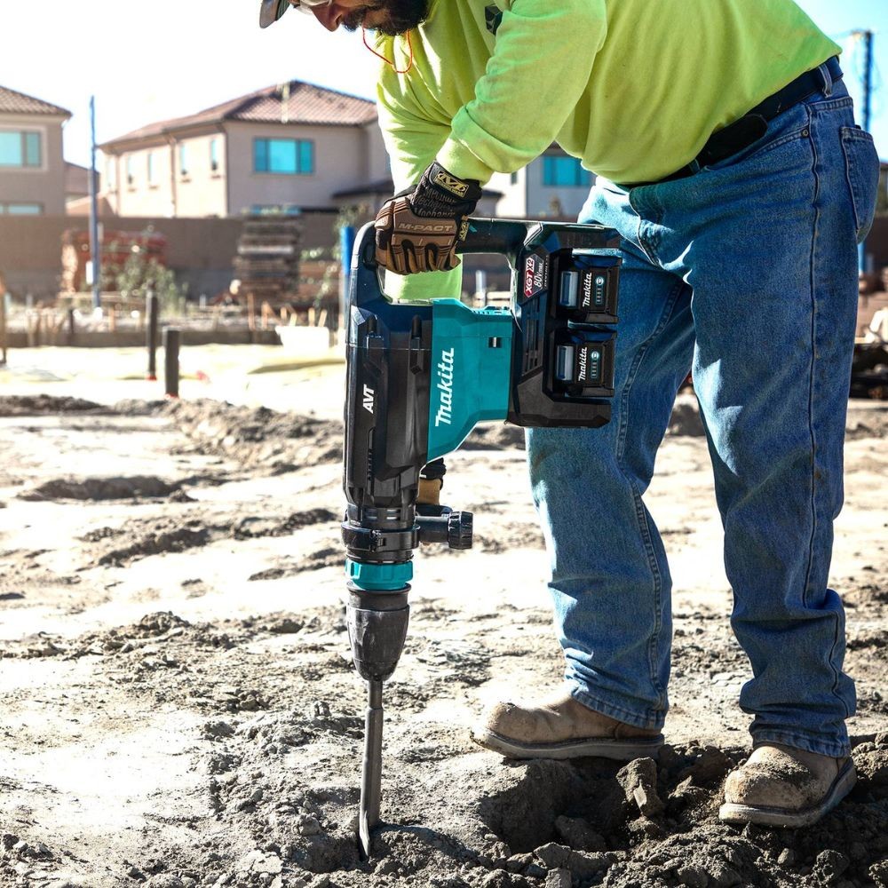 Makita GMH02PM 80V max (40V max X2) XGT Brushless 28 lb. AVT Demolition Hammer Kit, accepts SDS-MAX bits, dual port charger, AWS Capable, case (4.0Ah)
