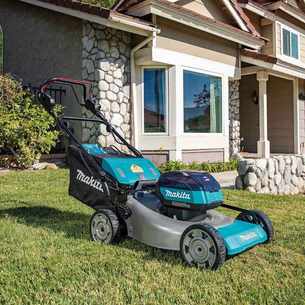 Makita GML01PL 40V Max XGT Brushless 21" Self-Propelled Commercial Lawn Mower Kit (8.0Ah)