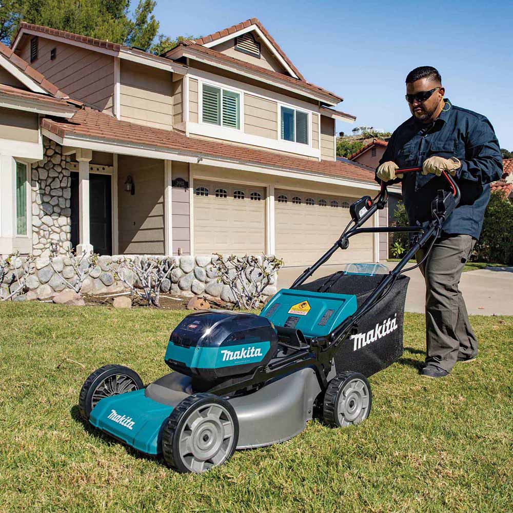 Makita GML01PL 40V Max XGT Brushless 21" Self-Propelled Commercial Lawn Mower Kit (8.0Ah)