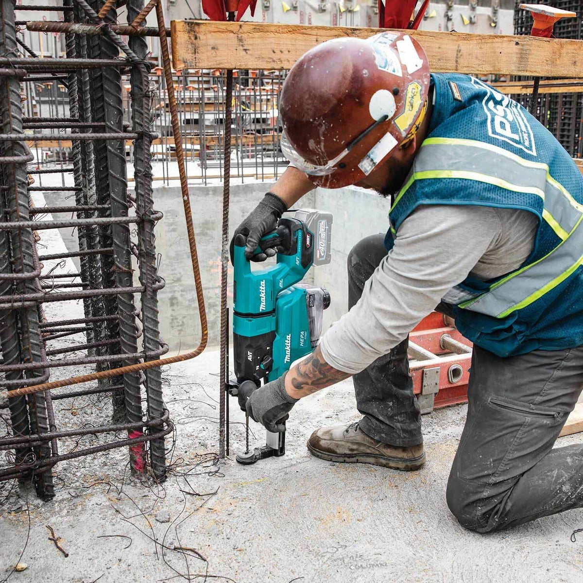 Makita GRH07ZW 40V max XGT Rotary Hammer (D-Handle) w/ Dust Extractor