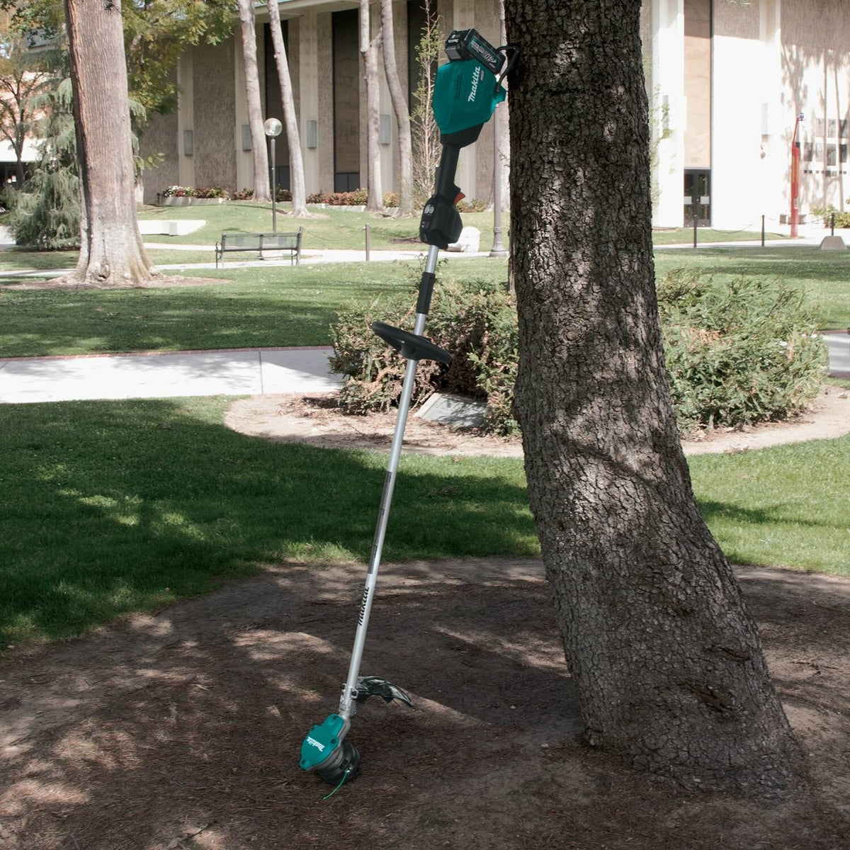 Makita GRU01M1 40V max XGT 15" String Trimmer Kit (4.0Ah)