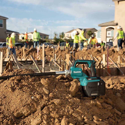 Makita GRV01Z 40V max XGT Brushless Cordless 5-1/2' Concrete Vibrator, Tool Only