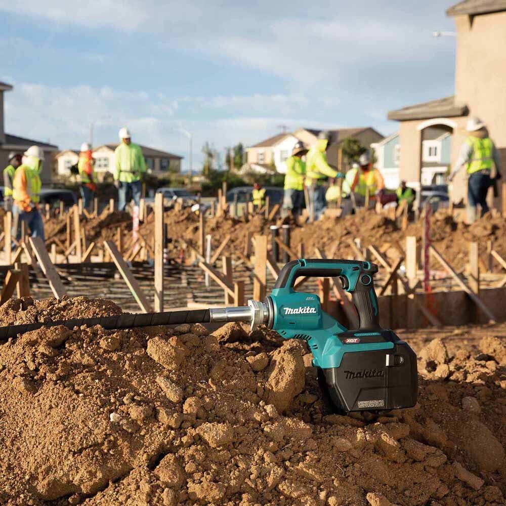 Makita GRV02Z 40V max XGT Brushless Cordless 8' Concrete Vibrator, Tool Only