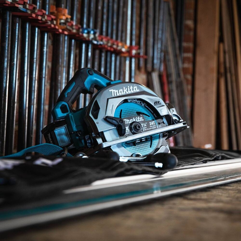 Makita GSH02M1 40V max XGT Brushless Cordless 7-1/4" Circular Saw Kit, guide rail compatible base, AWS Capable, bag, with one battery (4.0Ah)