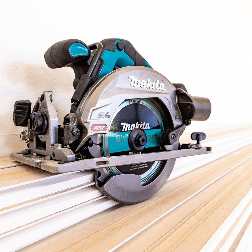 Makita GSH05M1 40V max XGT Brushless Cordless 6-1/2" Circular Saw Kit, AWS Capable (4.0Ah)