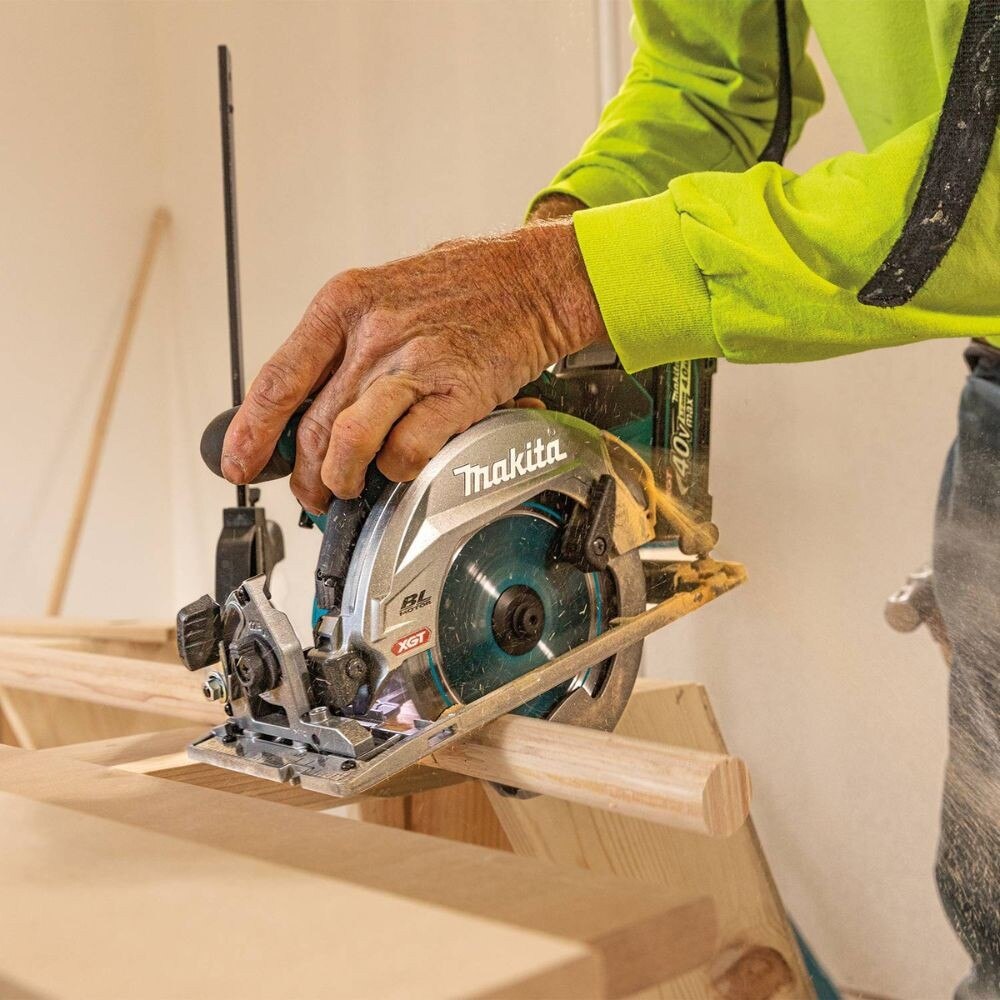 Makita GSH05M1 40V max XGT Brushless Cordless 6-1/2" Circular Saw Kit, AWS Capable (4.0Ah)