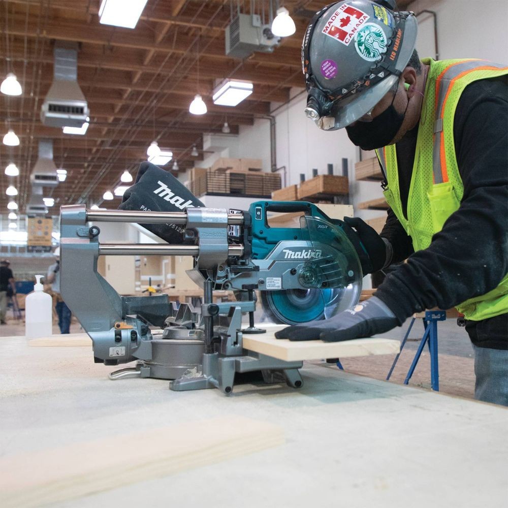 Makita GSL02M1 40V max XGT Brushless Cordless 8-1/2" Dual-Bevel Sliding Compound Miter Saw Kit, AWS Capable, with one battery (4.0Ah)