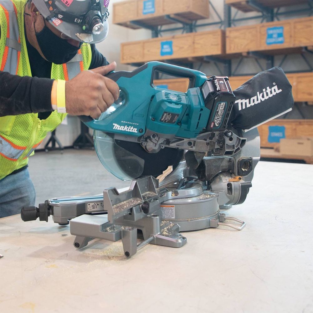 Makita GSL02M1 40V max XGT Brushless Cordless 8-1/2" Dual-Bevel Sliding Compound Miter Saw Kit, AWS Capable, with one battery (4.0Ah)