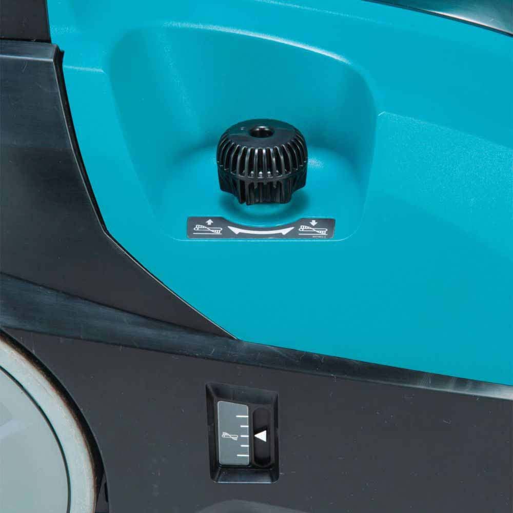Makita GSV01PL 40V max XGT 25-1/2" Cordless Vacuum Sweeper Kit (8.0Ah)