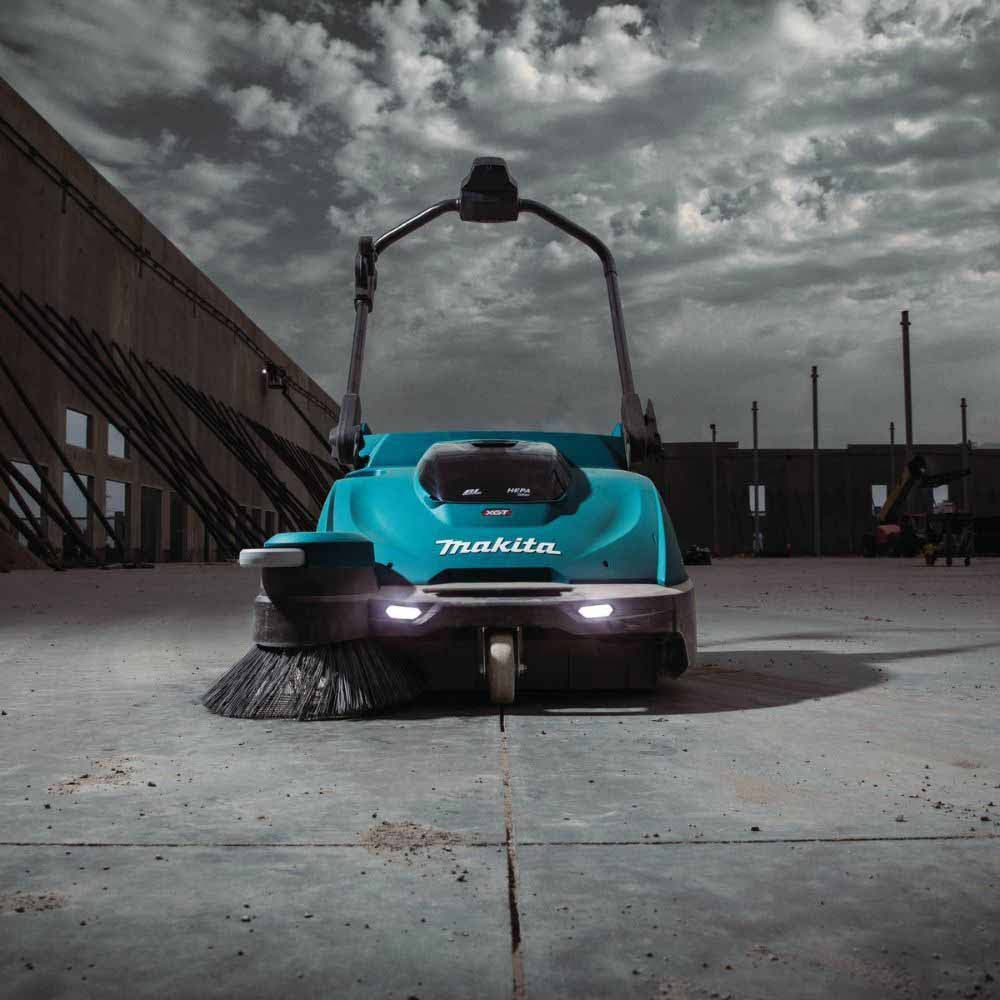 Makita GSV01PL 40V max XGT 25-1/2" Cordless Vacuum Sweeper Kit (8.0Ah)