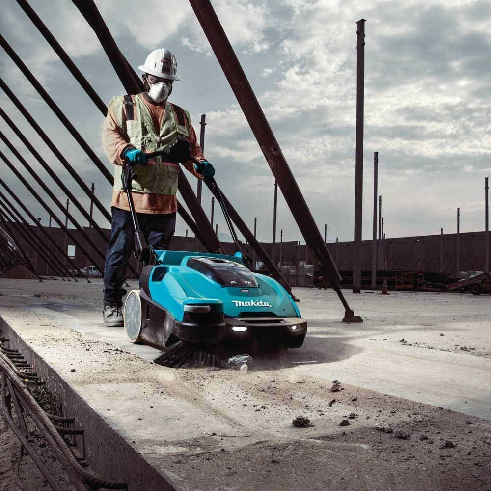 Makita GSV01PL 40V max XGT 25-1/2" Cordless Vacuum Sweeper Kit (8.0Ah)