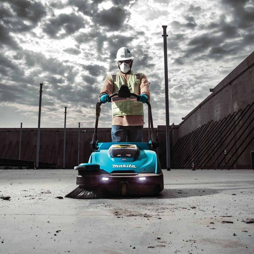 Makita GSV01PL 40V max XGT 25-1/2" Cordless Vacuum Sweeper Kit (8.0Ah)