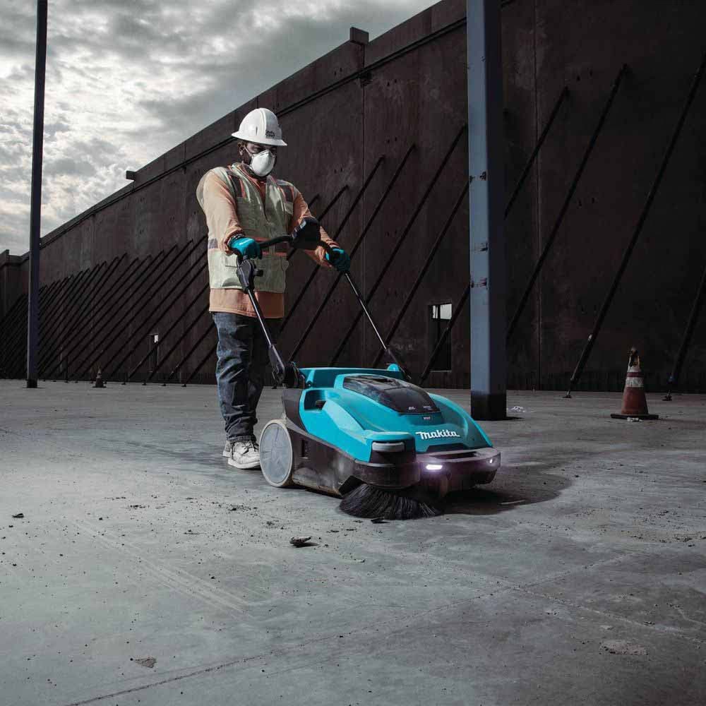 Makita GSV01PL 40V max XGT 25-1/2" Cordless Vacuum Sweeper Kit (8.0Ah)