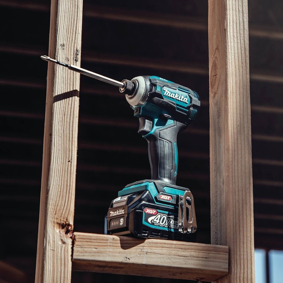 Makita GT200D 40V max XGT® 2-Pc. Combo Kit (2.5Ah)
