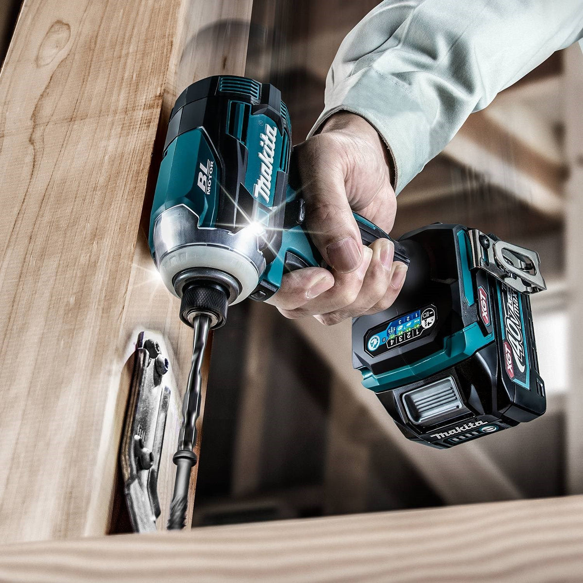Makita GT200D 40V max XGT® 2-Pc. Combo Kit (2.5Ah)