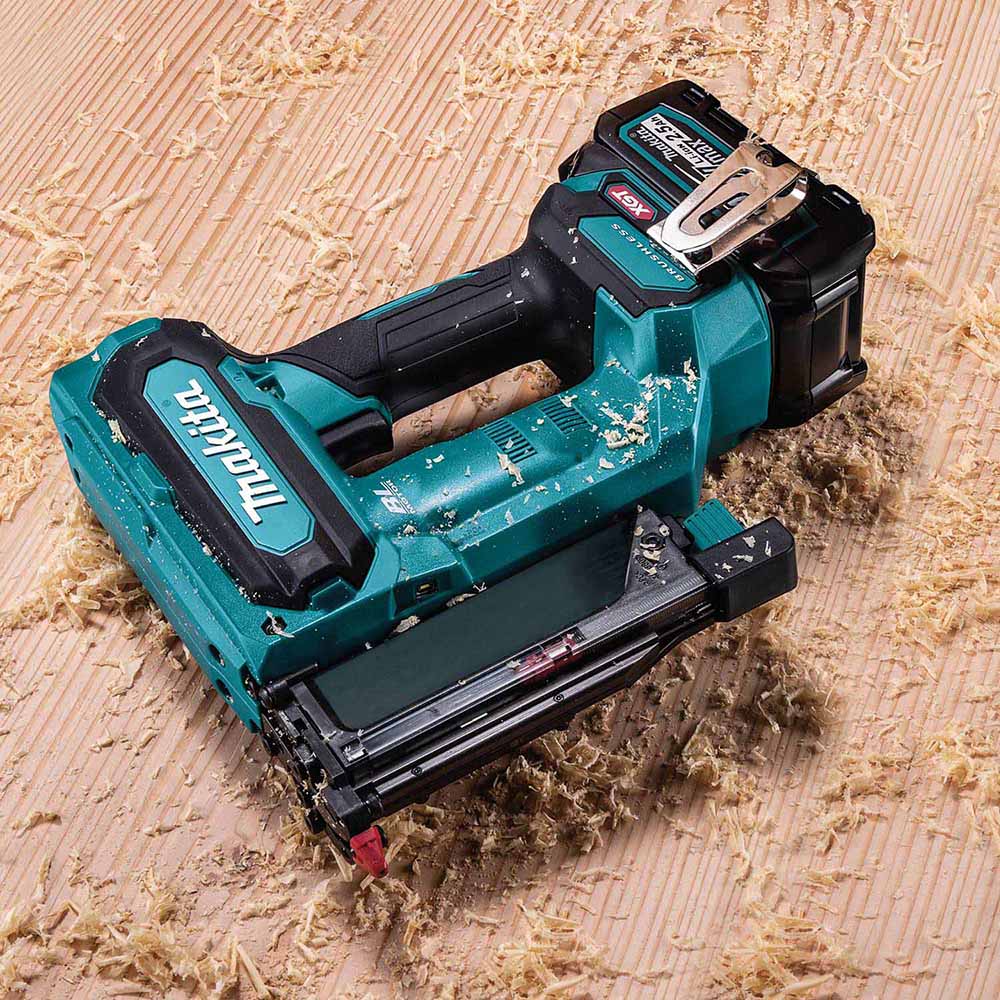 Makita GTP01D1 40V max XGT Brushless Cordless Pin Nailer Kit, 23 Ga. (2.5Ah)